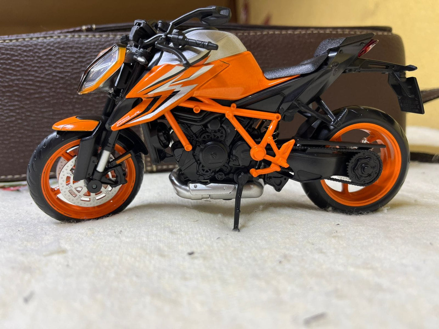 Mini Moto Ktm 1290 Super Duke R Escala 1:12